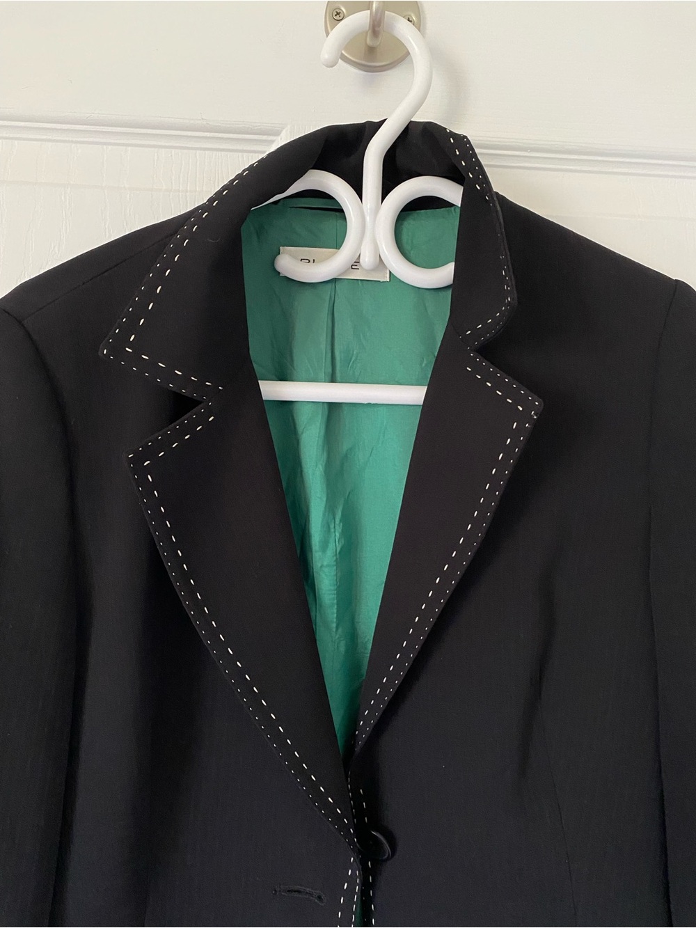 Vintage Black Women's Tailored Blazer with Green Lining and Cuff Detail - Picture 10 of 14